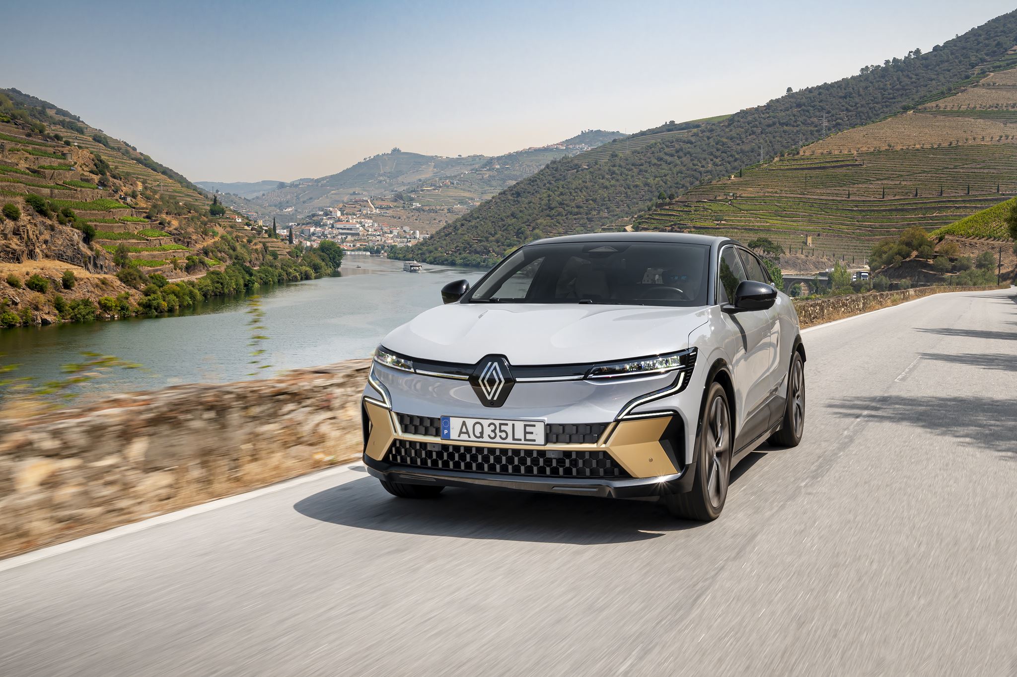 Conduzimos O Novo Renault M Gane El Trico Na Melhor Estrada Do Mundo