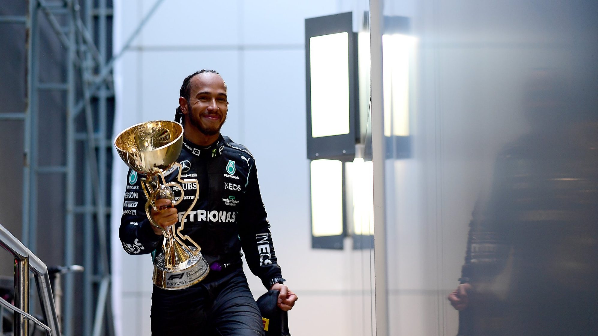 Гран бе. Lewis Hamilton личные данные. Команда Макларен формула 1 2021 фото.