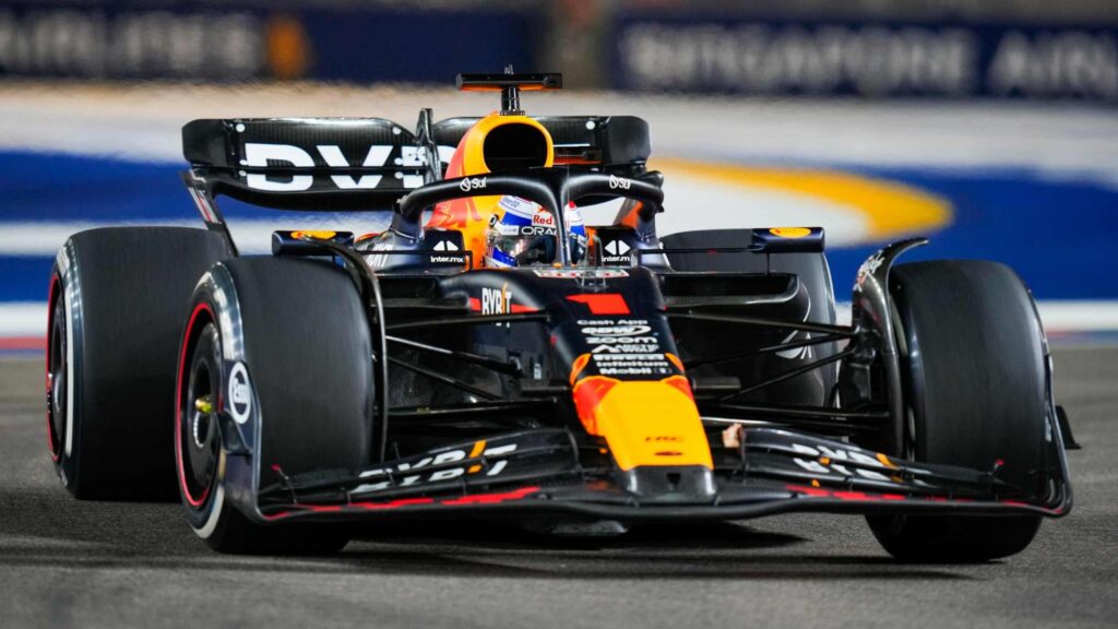 Sainz desbanca Red Bull e vence GP da Singapura; Hamilton vai ao