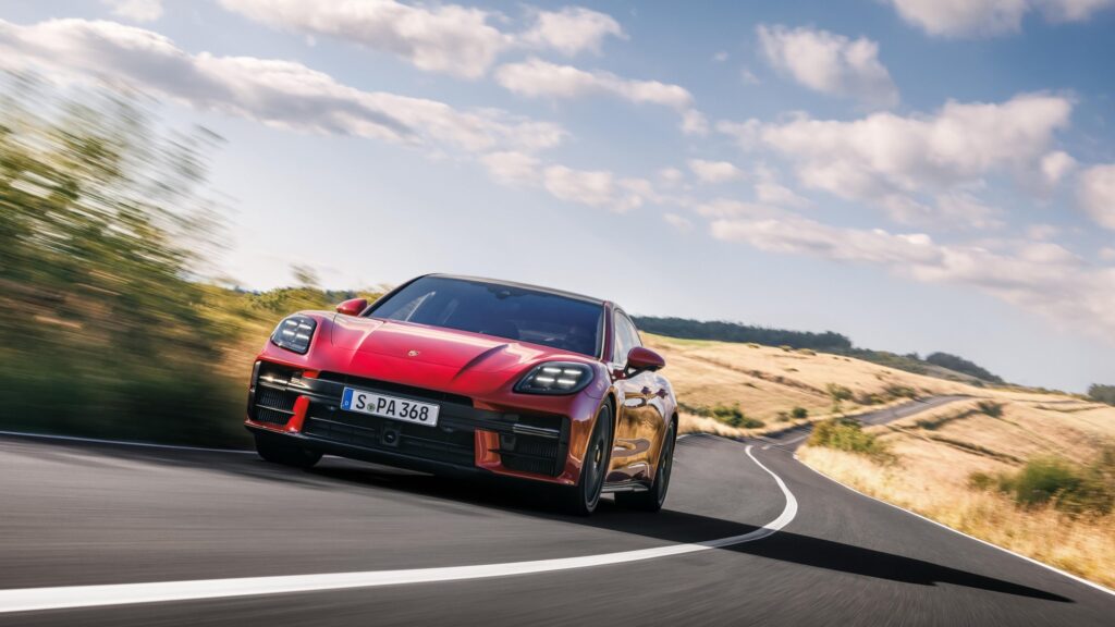 PORSCHE PANAMERA GTS 2024 3