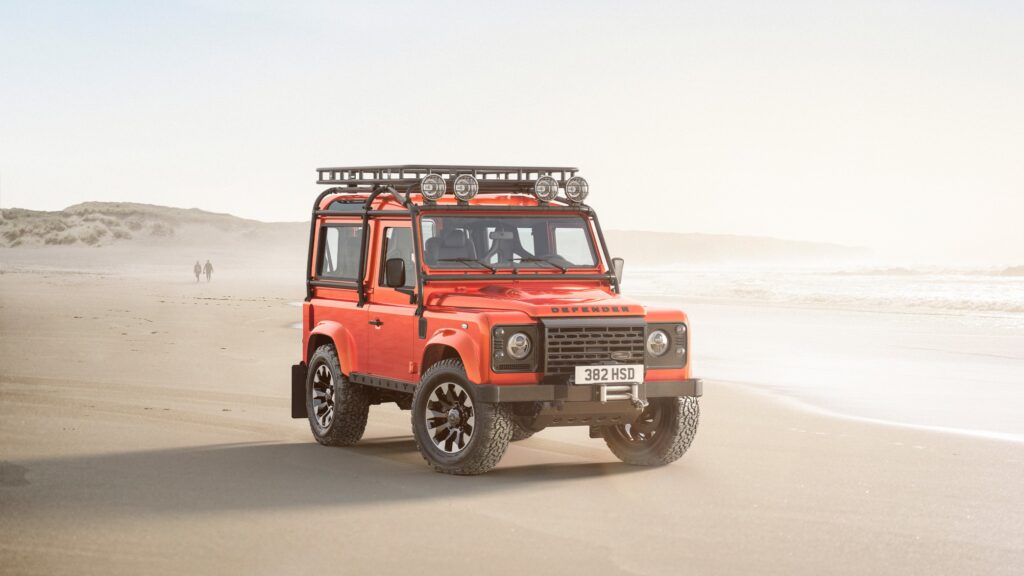 LAND ROVER DEFENDER V8 RESTOMOD 2024 3