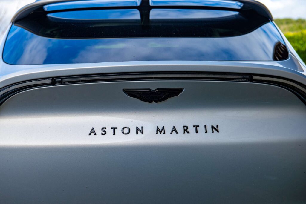 ASTON MARTIN DBX V8 2024 12