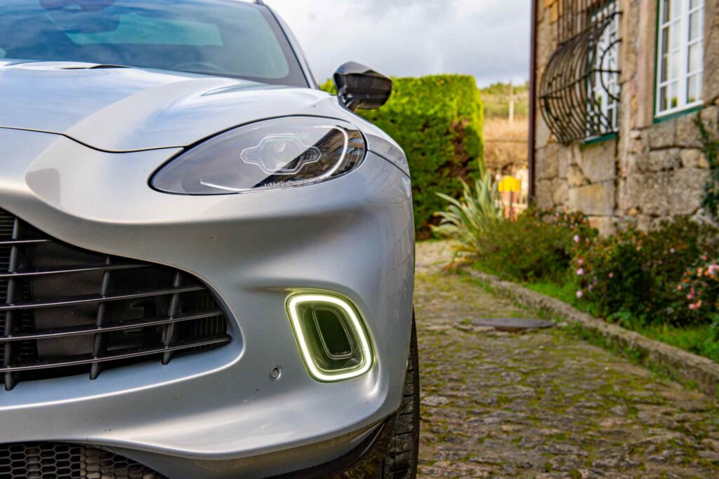 ASTON MARTIN DBX V8 2024 9